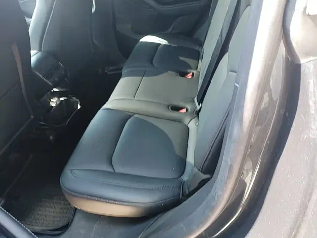 Tesla Model Y — Фото автомобиля 16