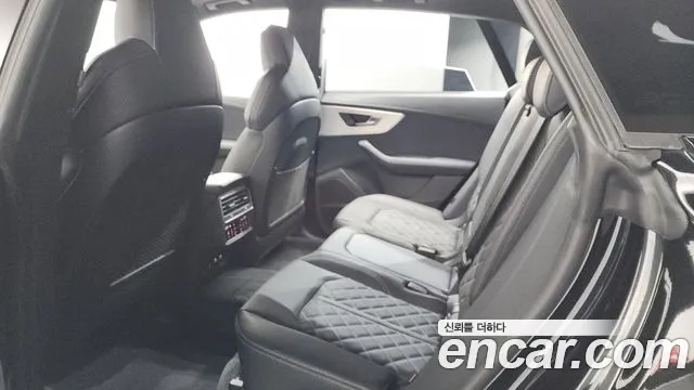 Audi Q8 55 TFSI quattro Premium — Фото автомобиля 21