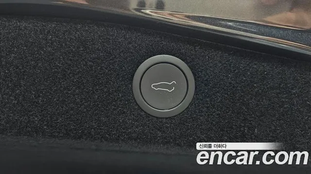 Tesla Model 3 — Фото автомобиля 7
