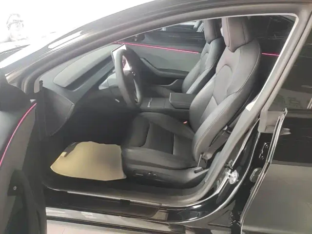 Tesla Model 3 — Фото автомобиля 14