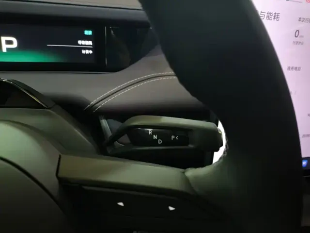 Xiaomi SU7 — Фото автомобиля 13