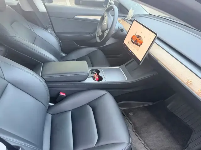 Tesla Model 3 — Фото автомобиля 7