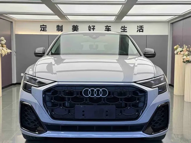Audi Q8 — Фото автомобиля 2