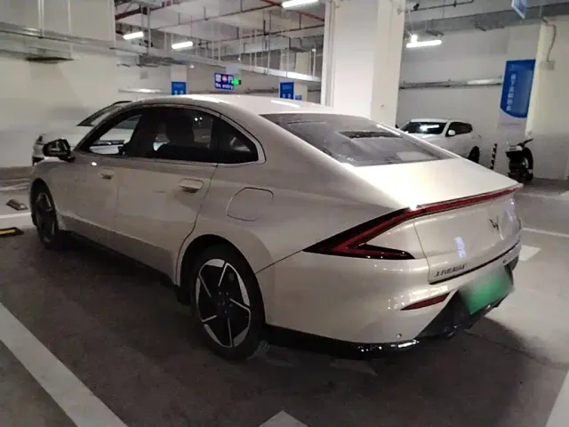 Wuling Starlight — Фото автомобиля 4