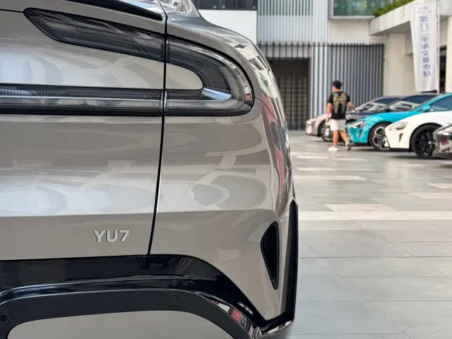 Xiaomi YU7 — Фото автомобиля 15