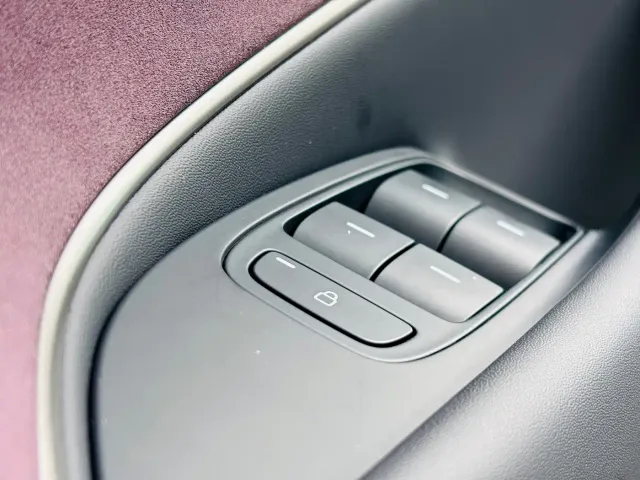 Xiaomi SU7 — Фото автомобиля 10