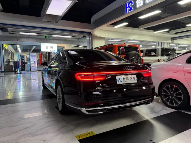 Audi A8 — Фото автомобиля 9