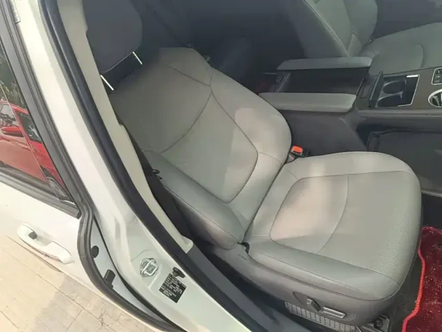 Toyota Sienna — Фото автомобиля 24