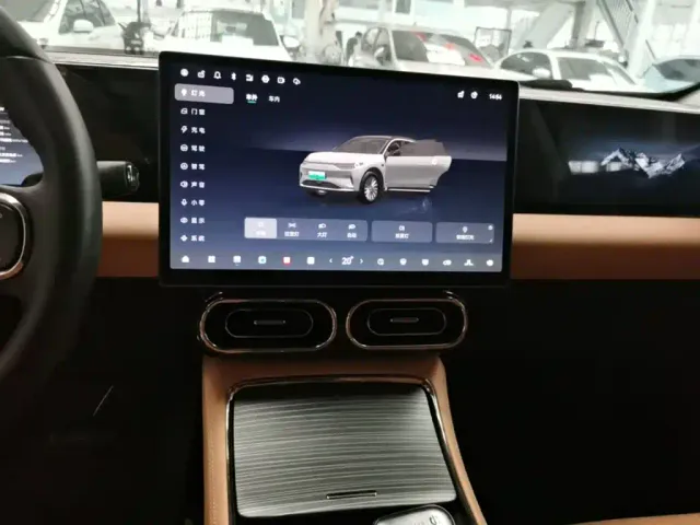 Leapmotor C11 — Фото автомобиля 12