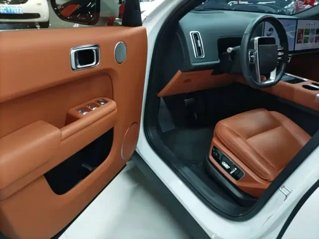 Li Auto L7 — Фото автомобиля 15