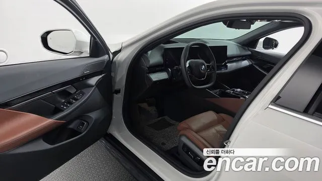 BMW 5 Series G60 — Фото автомобиля 15