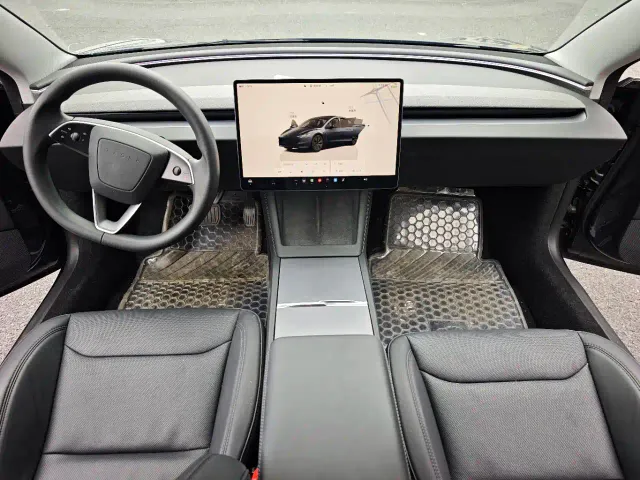 Tesla Model 3 — Фото автомобиля 9