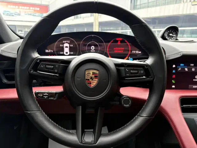 Porsche Taycan — Фото автомобиля 14