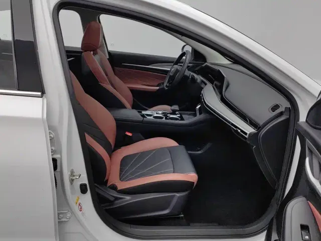 Changan Eado — Фото автомобиля 23