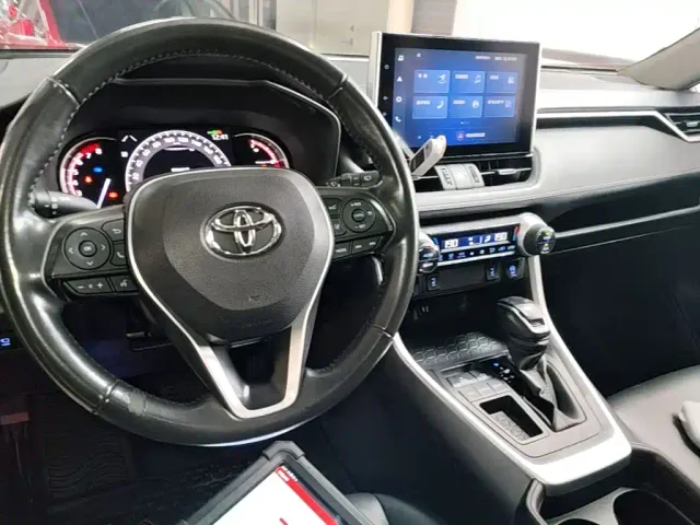 Toyota RAV4 — Фото автомобиля 9