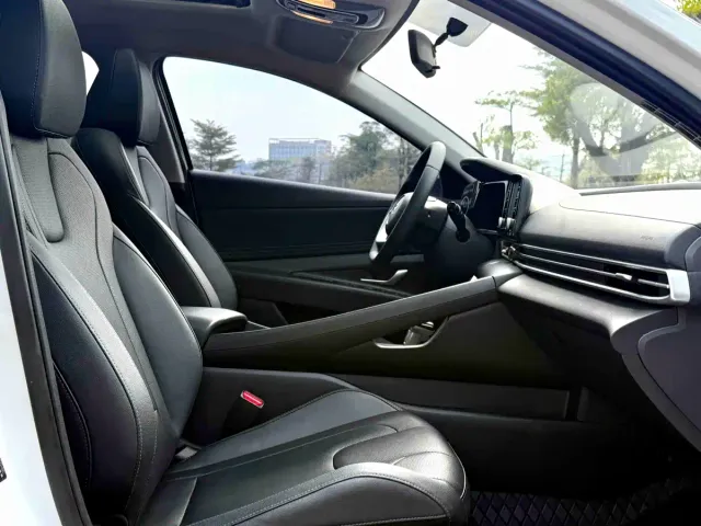 Hyundai Elantra — Фото автомобиля 13