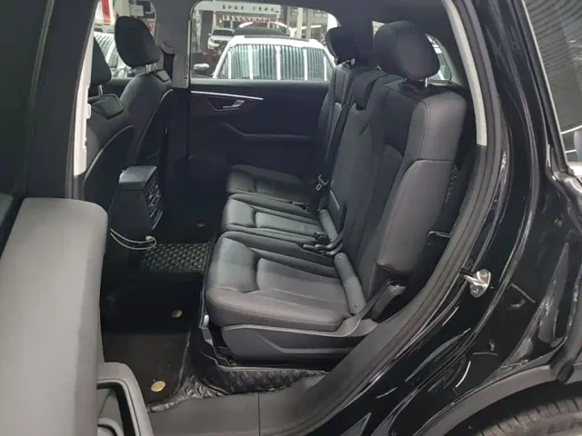 Audi Q7 — Фото автомобиля 16