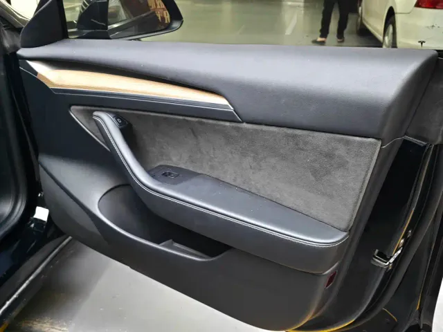 Tesla Model 3 — Фото автомобиля 5