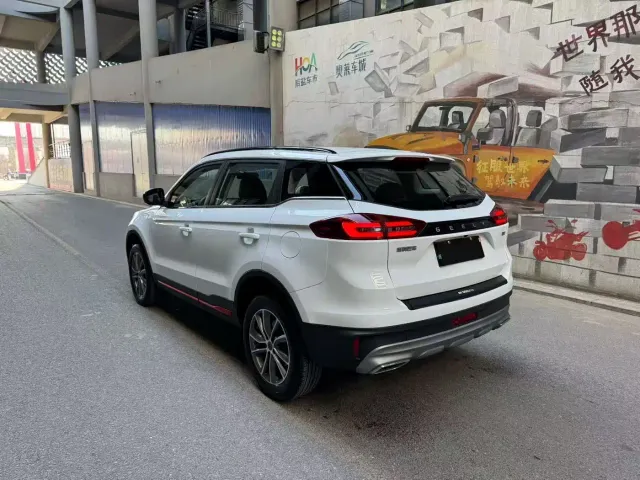 Geely Boyue — Фото автомобиля 4