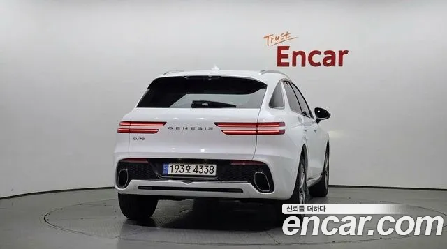 Genesis GV70 — Фото автомобиля 4