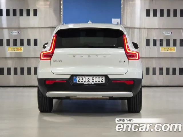 Volvo XC40 — Фото автомобиля 4