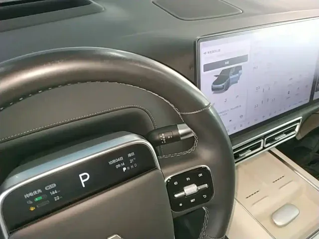 Li Auto L8 — Фото автомобиля 13
