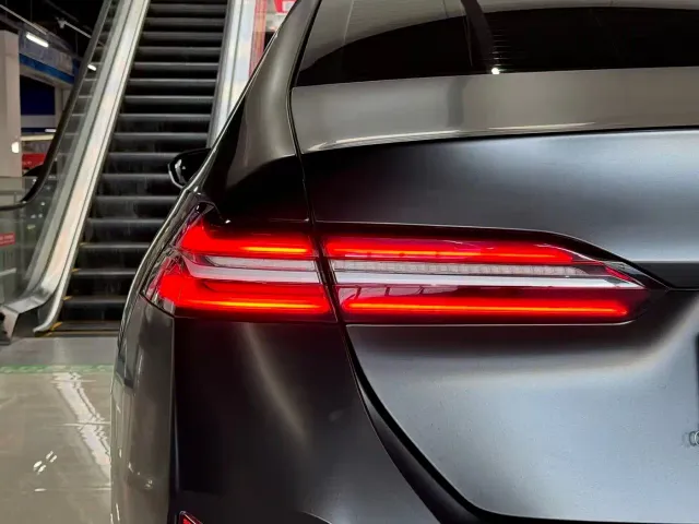 BMW 5 Series — Фото автомобиля 9