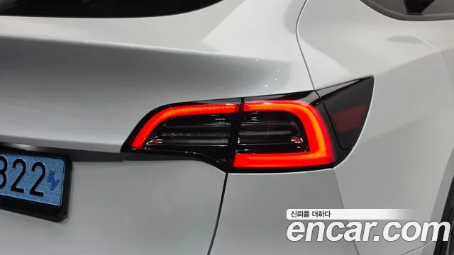 Tesla Model Y — Фото автомобиля 8