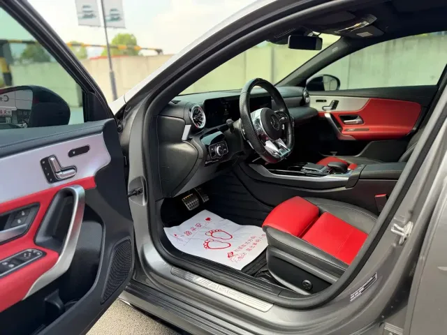 Mercedes-Benz Mercedes-Benz A-Class AMG 2020 AMG A 35 L 4MATIC — Фото автомобиля 9