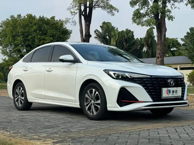 Changan Eado — Фото автомобиля 3