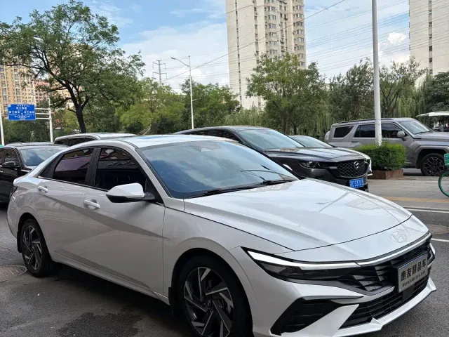 Hyundai Elantra — Фото автомобиля 3