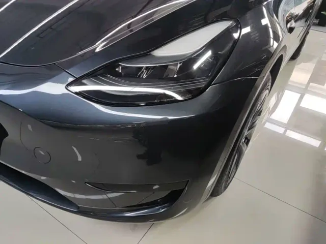 Tesla Model Y — Фото автомобиля 23