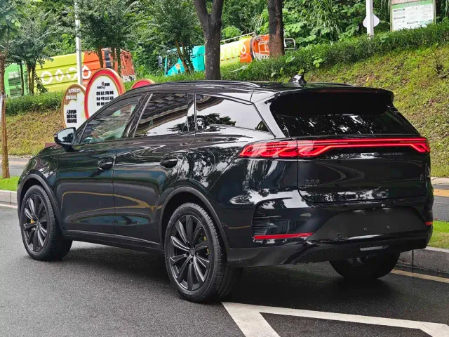 BYD Tang — Фото автомобиля 12