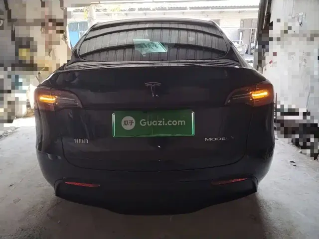 Tesla Model Y — Фото автомобиля 5