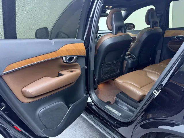 Volvo XC90 — Фото автомобиля 15