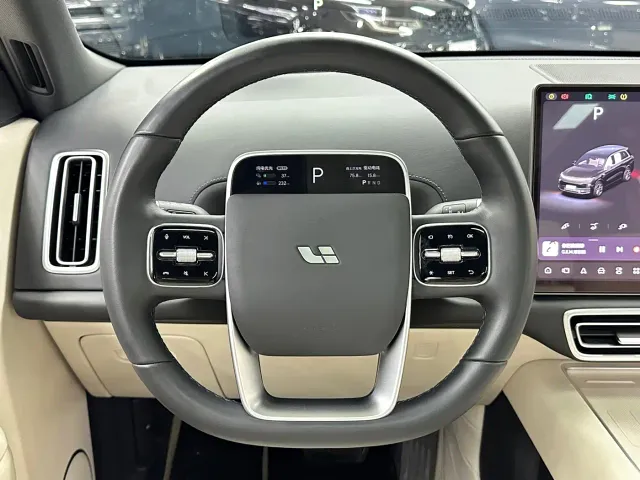 Li Auto L8 — Фото автомобиля 14