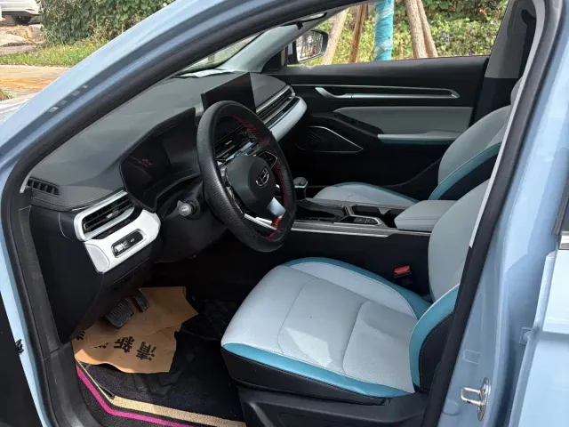 Geely Emgrand — Фото автомобиля 4