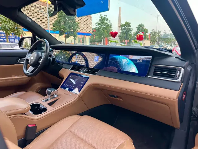 Li Auto ONE — Фото автомобиля 15