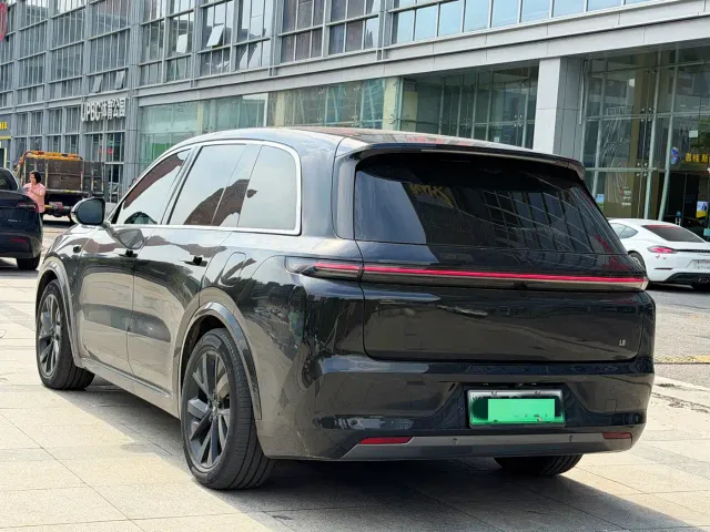 Li Auto L8 — Фото автомобиля 4