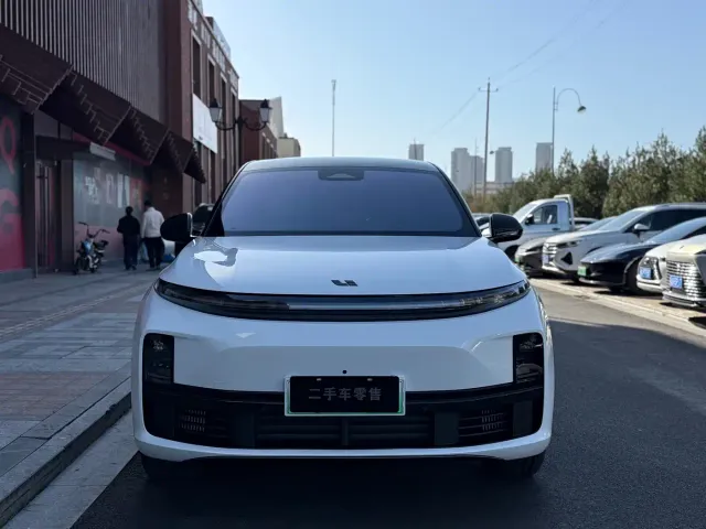 Li Auto L7 — Фото автомобиля 2