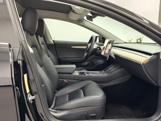 Tesla Model 3 — Фото автомобиля 19