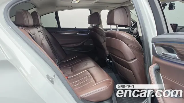 BMW 5 Series G30 — Фото автомобиля 11