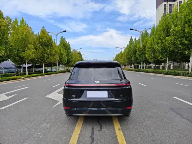 Li Auto L9 — Фото автомобиля 8