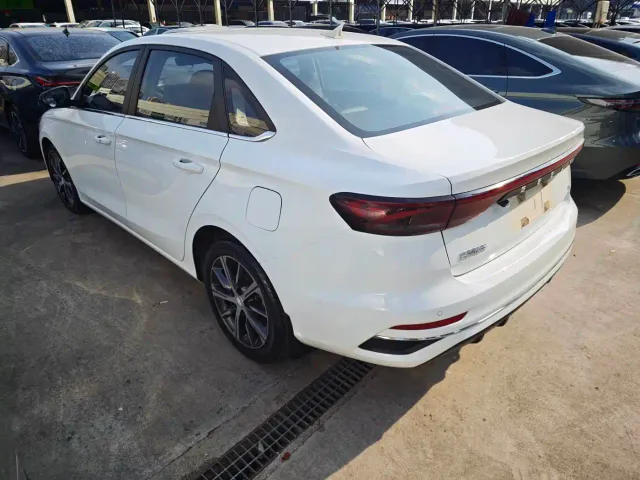 Geely Emgrand — Фото автомобиля 15