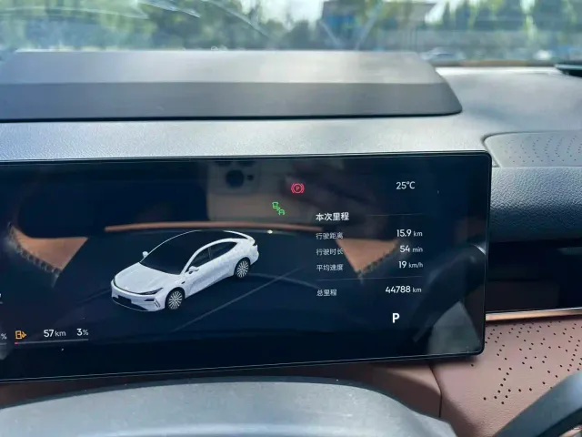 Geely Galaxy Xingyao 8 — Фото автомобиля 21