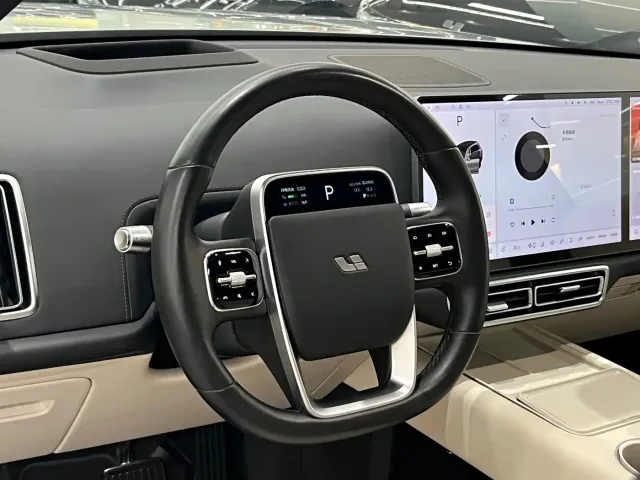 Li Auto L8 — Фото автомобиля 14