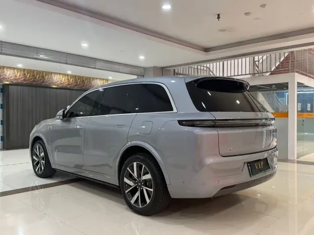 Li Auto L8 — Фото автомобиля 13