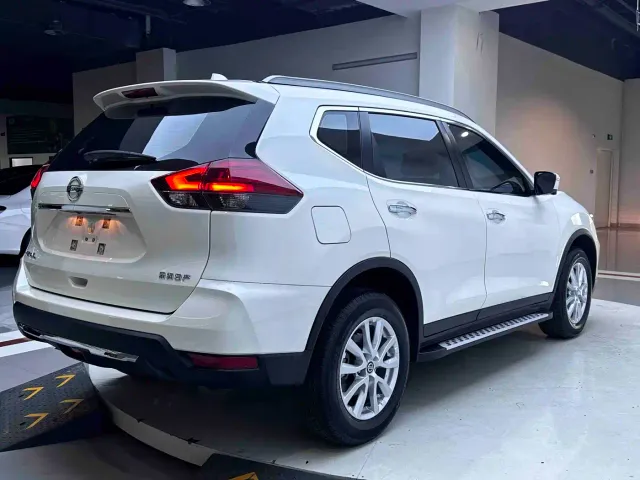 Nissan X-Trail — Фото автомобиля 6