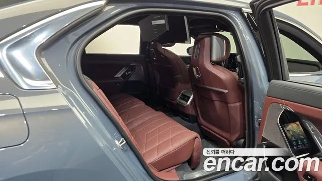 BMW 7-Series 7 серия (G70) 740i sDrive Design Pure Excellence — Фото автомобиля 3
