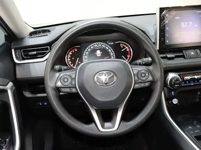 Toyota RAV4 — Фото автомобиля 13